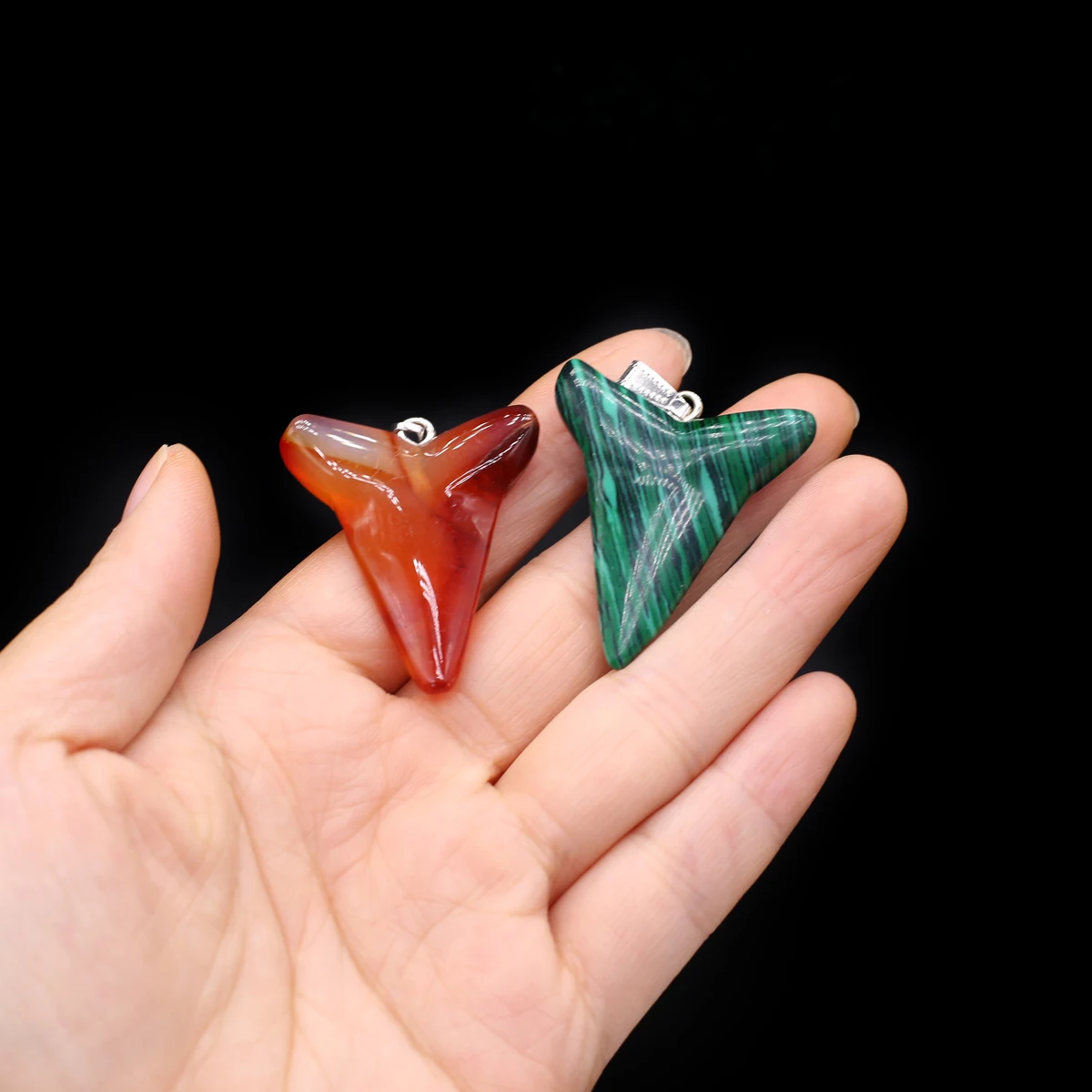 2pcs/set Random Color Natural Stone Pendant Animals Crystal Agate Charms for DIY Women Men Necklace Jewelry Making Accessories
