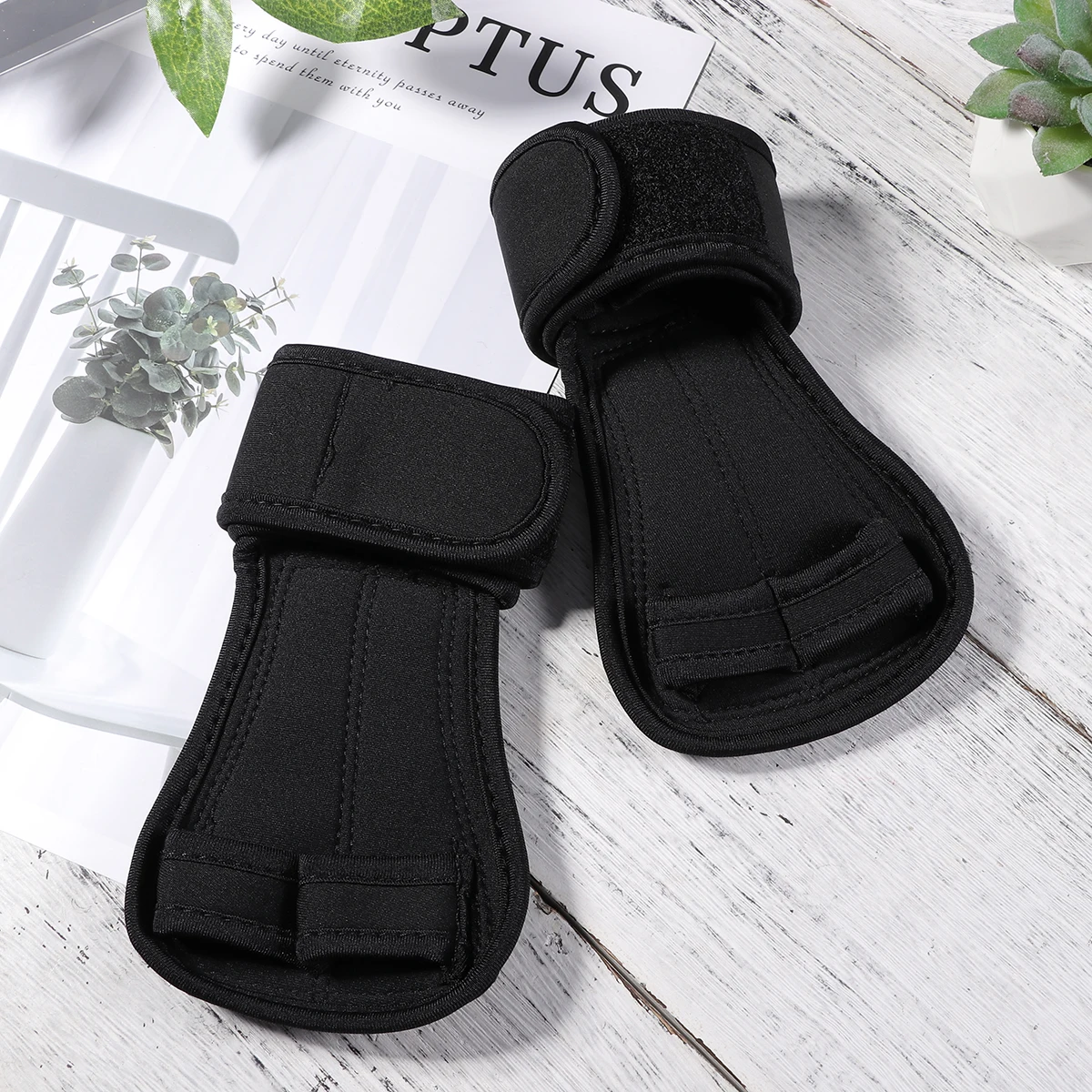 

Universal Grip Straps Men and Women Gym Gloves Pull up Grips Weightlifting Hand Glovers