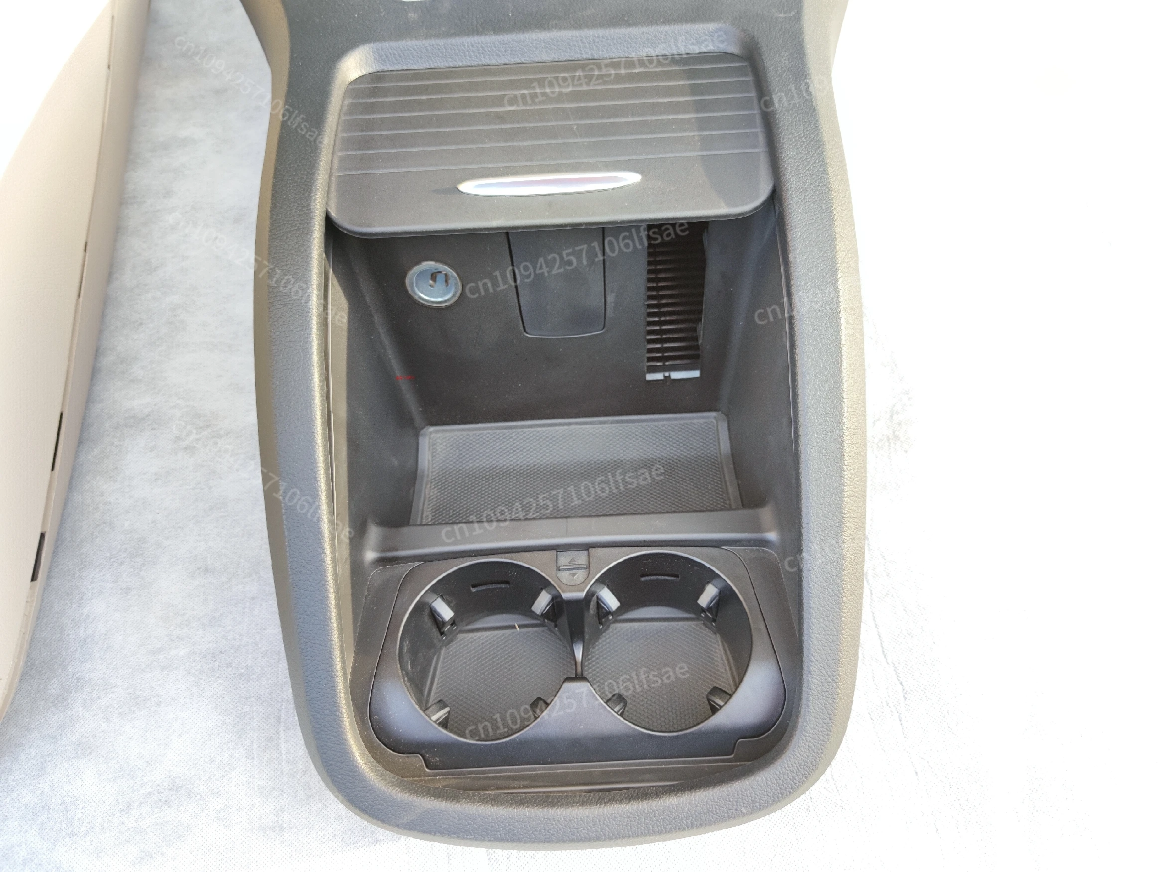 FOR Mercedes-Benz Vito modified V260 armrest box storage box V260 Vito cigarette lighter V250d armrest box water cup holder