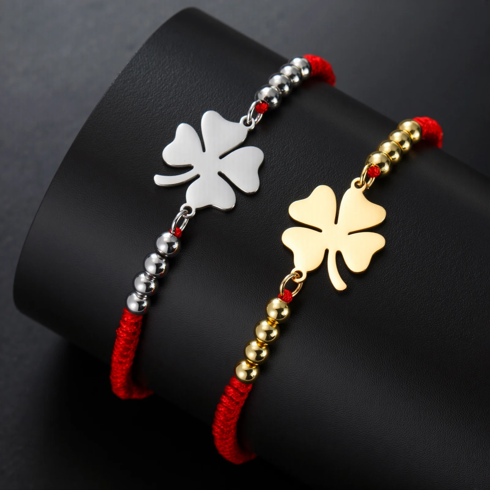 Lucky Clover Charm-Armband, rot, schwarz, verstellbar, handgefertigt, Seilschnur, Perlen, Edelstahl, Schmuck, Geschenke für Frauen, Paare