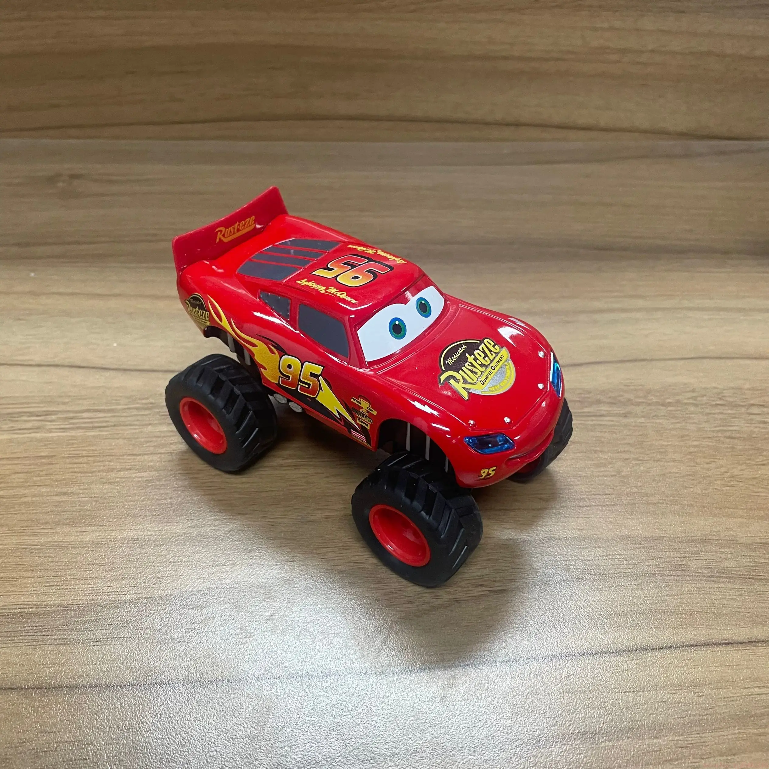 Lightning Mcqueen 디즈니 모델 자동차 3 다이캐스트 관성 잭슨 스톰 풀백 휠 피규어 오프로드 하이 레그 차량 장난감 선물