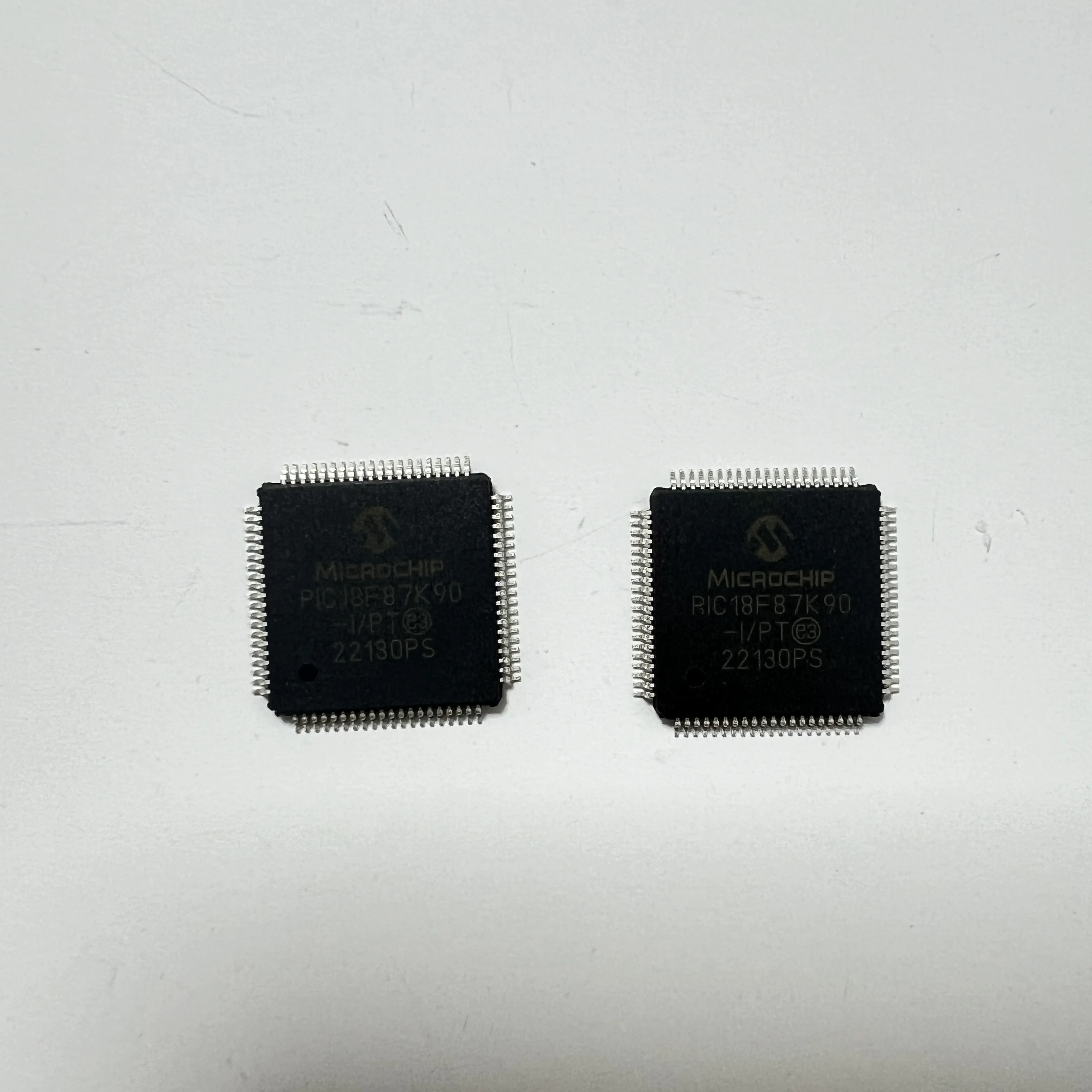 2PCS/LOT PIC18F87K90-I/PT (Microcontroller Units)