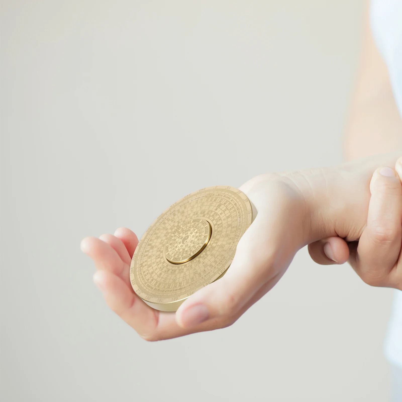 

Mini Bagua Ornament Metal Tai Chi Bagua Rotate Portable Feng Shui Decor Mini Decompression Copper Luo Pan For Kids Adults Home