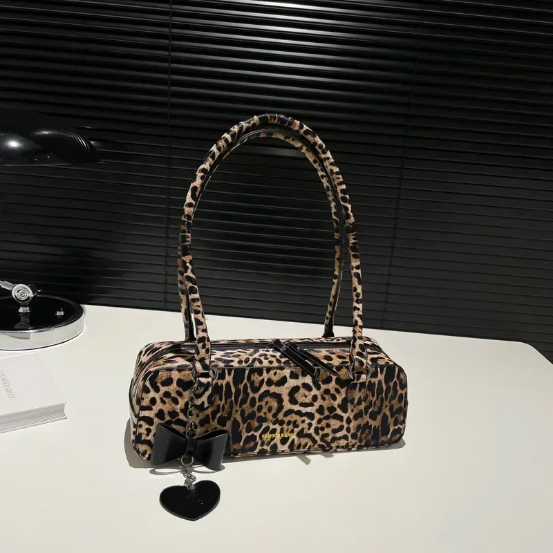 

Leopard Fashion PU Shoulder Bags Sense of Luxury Personality Punk Super Cool Armpit Bags for Women 2025 High Quality Hot Trendy