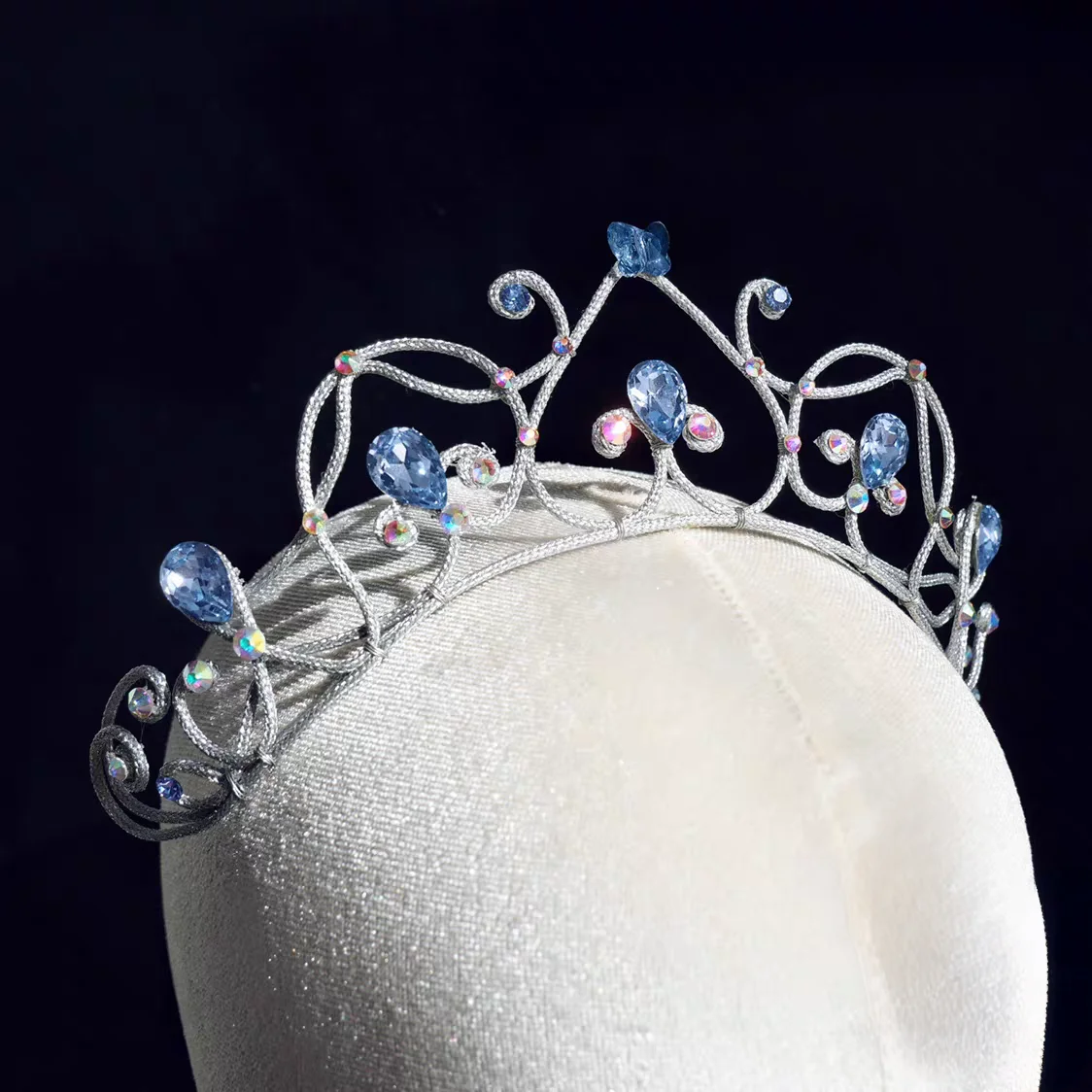 

Dream Ballet produces Esmeralda and other performances Crown handmade competition hair accessories