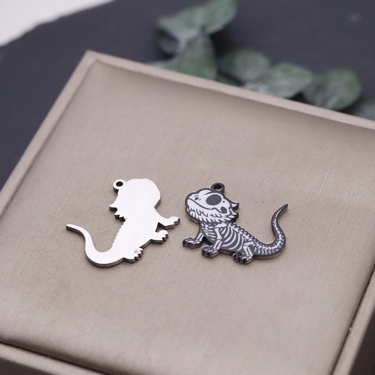 2 قطعة الشرير الأسود نمط السحلية الفولاذ المقاوم للصدأ قلادة جالبة للحظ لصنع المجوهرات سلاسل المفاتيح هالوين الأحفوري الهيكل العظمي لتقوم بها بنفسك لوازم #3