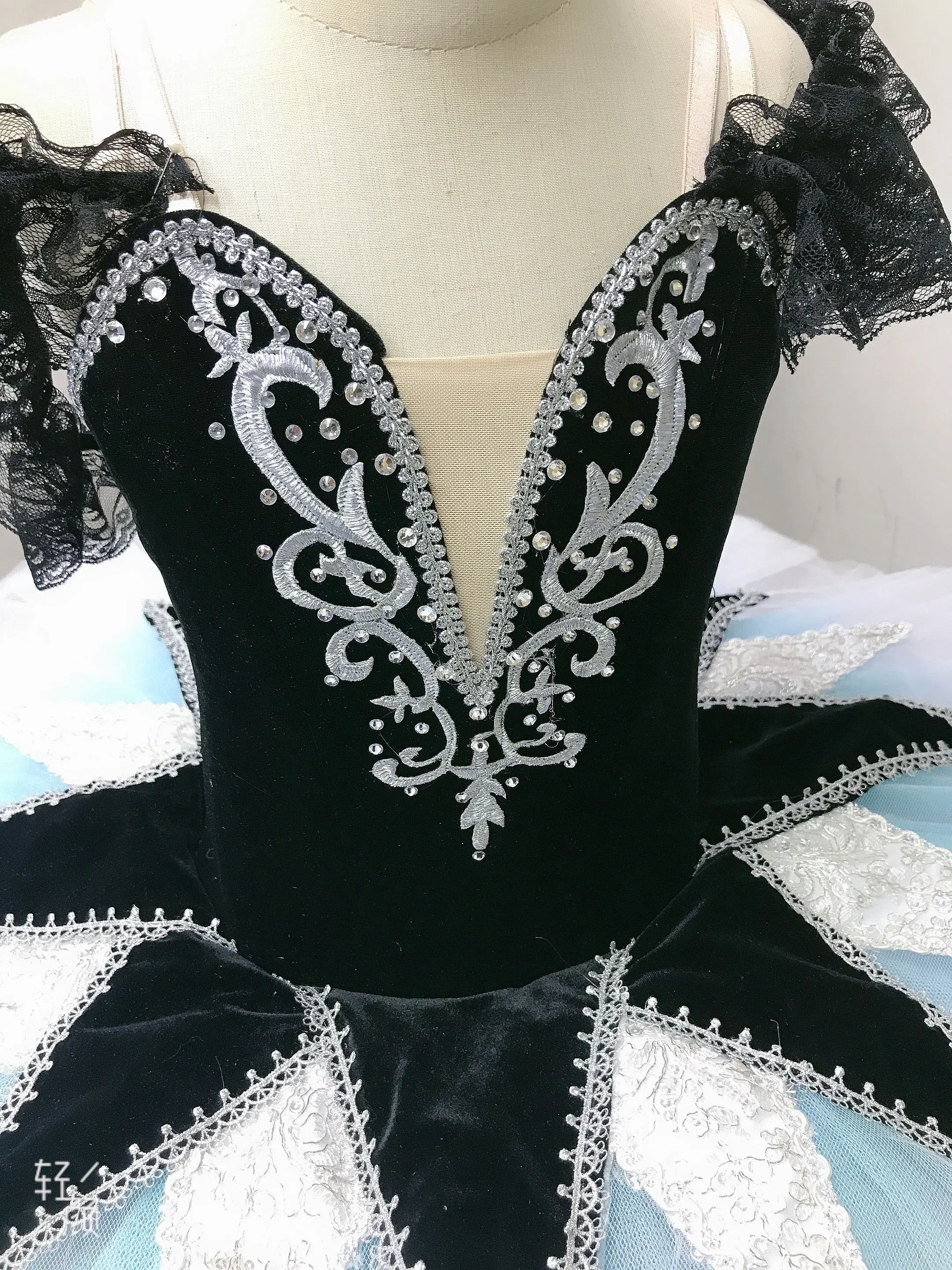 Nieuwe Balletrok Professionele klassieke Pannenkoek Tutu-kostuums