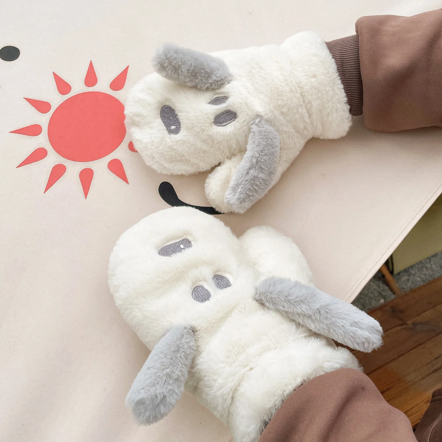 Miniso رمادي سنوبي قفازات الكرتون لطيف جرو الشتاء الطالبات ركوب الدراجات سميكة الباردة واقية الحبل قفازات