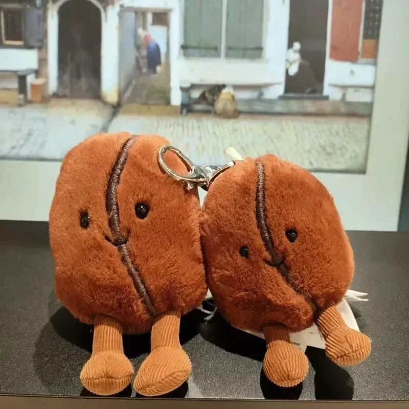 【متوفر】JELLYCAT UK قلادة كيس حبوب القهوة اللطيفة الممتعة مع حقيبة سلسلة مفاتيح حبوب القهوة Jellycat دمية قطيفة هدية عيد الميلاد والكريسماس