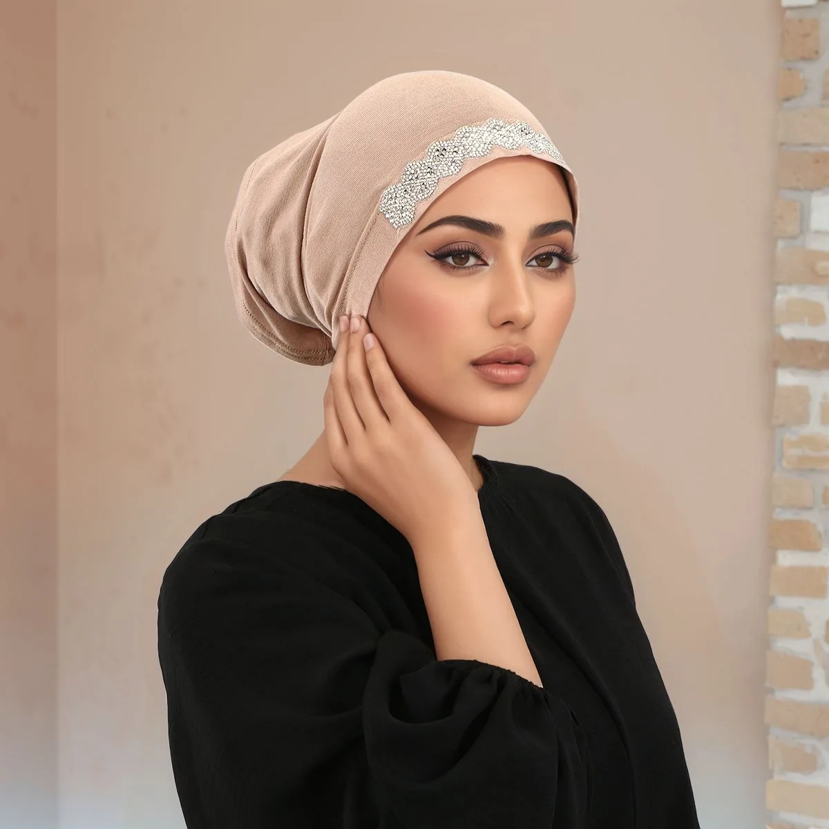 

Внутренняя шапка-хиджаб с бриллиантами 2025 года, мусульманская эластичная шапка-тюрбан, исламский нижний шарф, шляпа-капот, женская повязка на голову, шапка-труба, Turbante Mujer