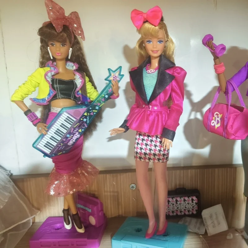Original Doll Rewind 80s Edition Retro Doll Night Out In Party Look Featuring Jacket Skirt Toys Accessories With Stand Set girl