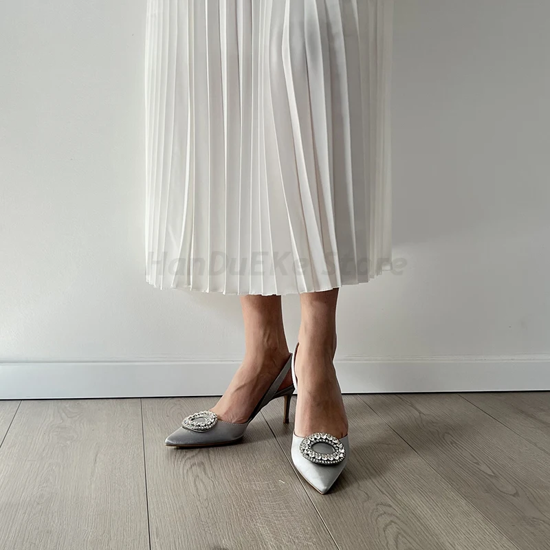 2023 eleganckie krysztaลowe pantofle buty kobieta luksusowe Rhinestone kocie obcasy damskie szpiczasty nosek satynowe buty na wysokim obcasie