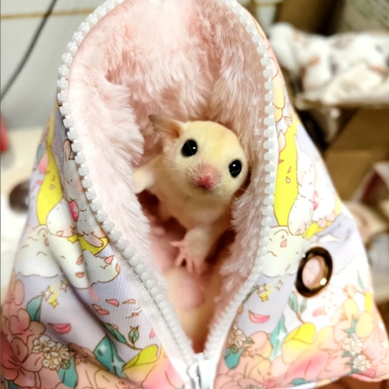 Warm Cuddle Sack Sleeping Bag Pouch Small Animals Hedgehog Carrier Bag Pouch with Strap Breathable Vents Portable Outgoing Bag