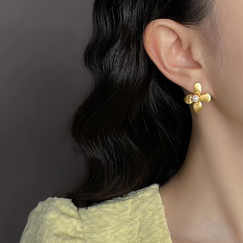 

Fashionable High-End Elegant Earrings, Silver Plated Posts with Matte Brushed Finish, Four-Leaf Clover Flower Studs