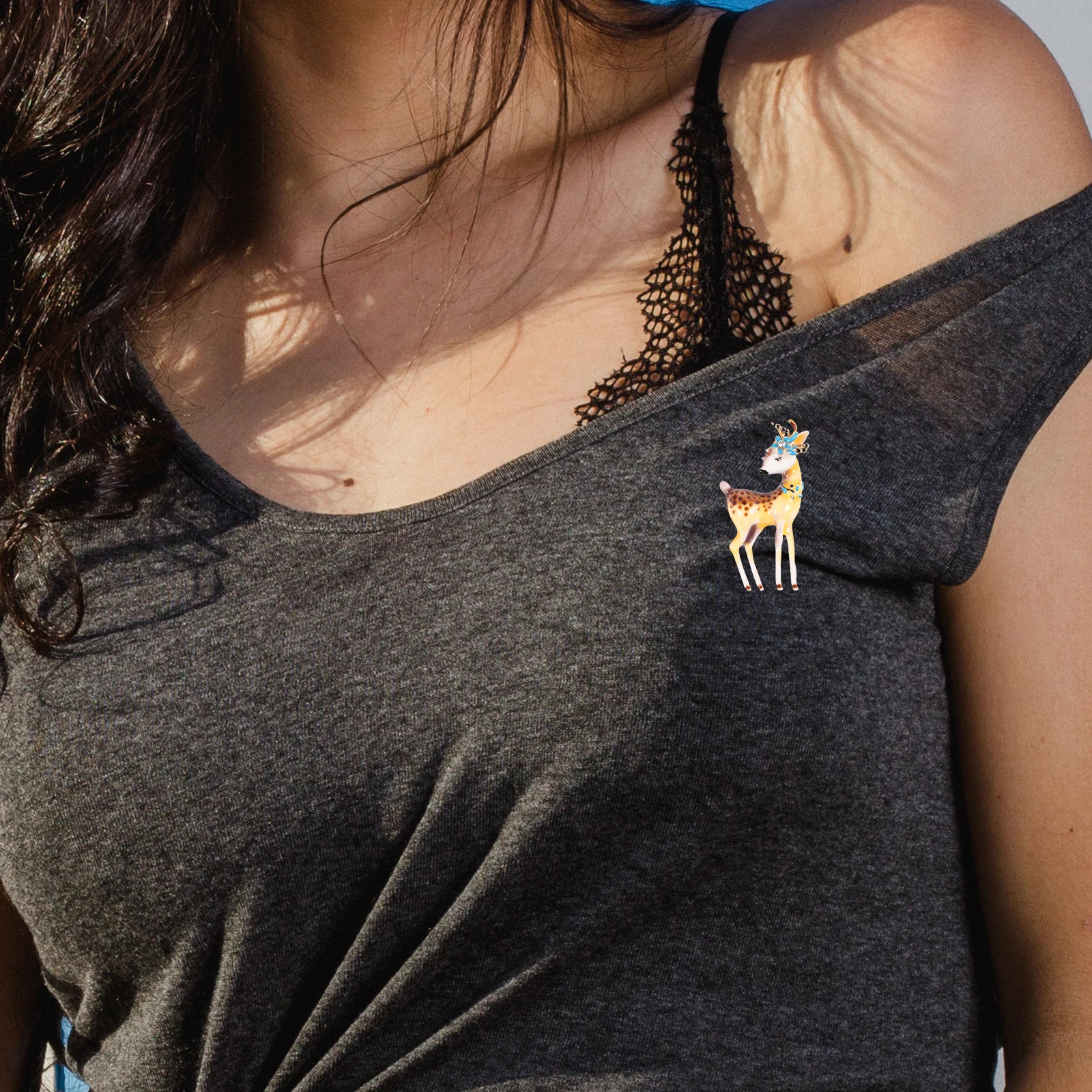 سبيكة الغزلان بروش دبوس رائعتين الحيوان الكرتون دبابيس للنساء حقائب الظهر الجمالية لطيف دبابيس المدمجة الغزلان بروش