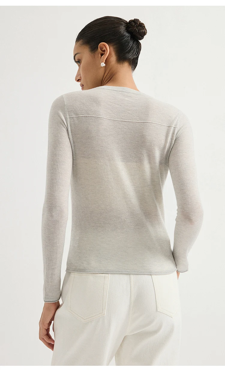 BY3621712 Damen-Pullover mit Rundhalsausschnitt aus Wollmischung mit Lurex-Strick, langen Ärmeln, zentralem Kettenverschluss vorne, schmaler Passform und metallischem Glanz für den frühen Herbst. – Detail 11