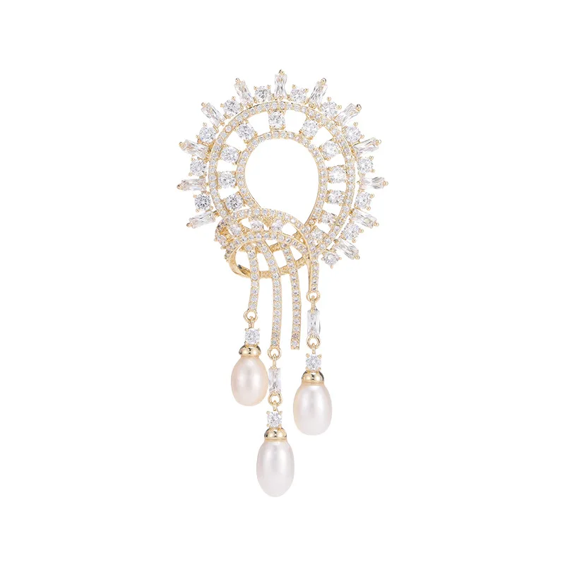 Retro court-style badges, brooches, dynamic three-dimensional corsages, and fashionable suit accessories