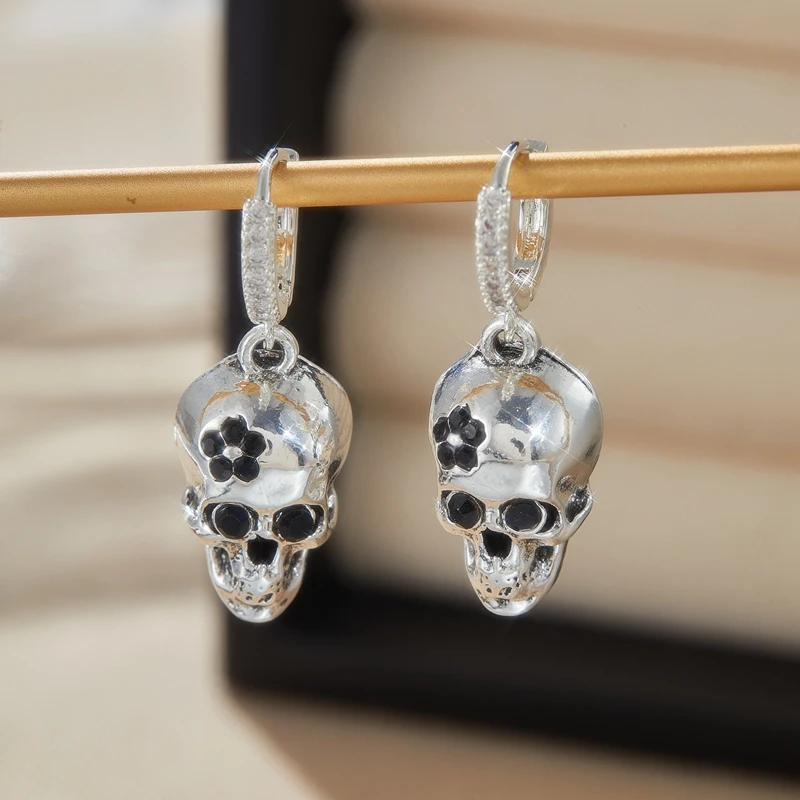 New Trend of Minimalist Men and Women Ghost Head Earrings Retro Skull Pendant Earrings Gothic Punk Rock Party Accessories Gift
