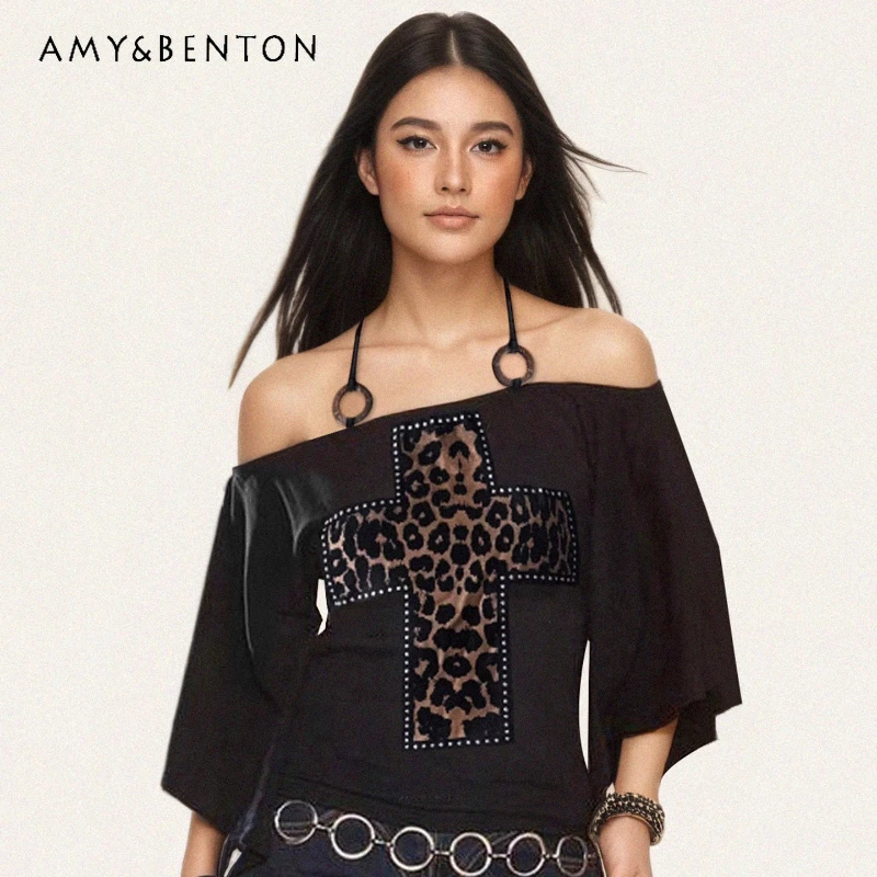

Черная женская футболка с леопардовым принтом в американском стиле ретро, женский топ с открытыми плечами и лямкой на шее, с рукавами «летучая мышь» в стиле панк