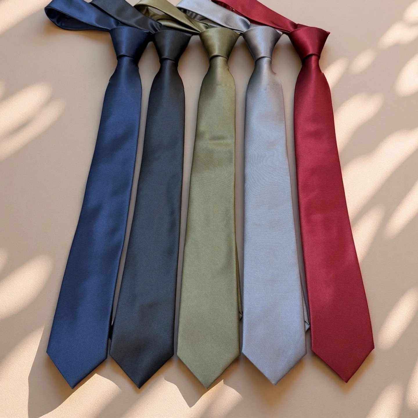 New Spring/Summer Men's Ties Versatile Bow Ties Classic Unisex Ties Badge Bow Ties Men's Business Formal Ties Groom's Bow Ties