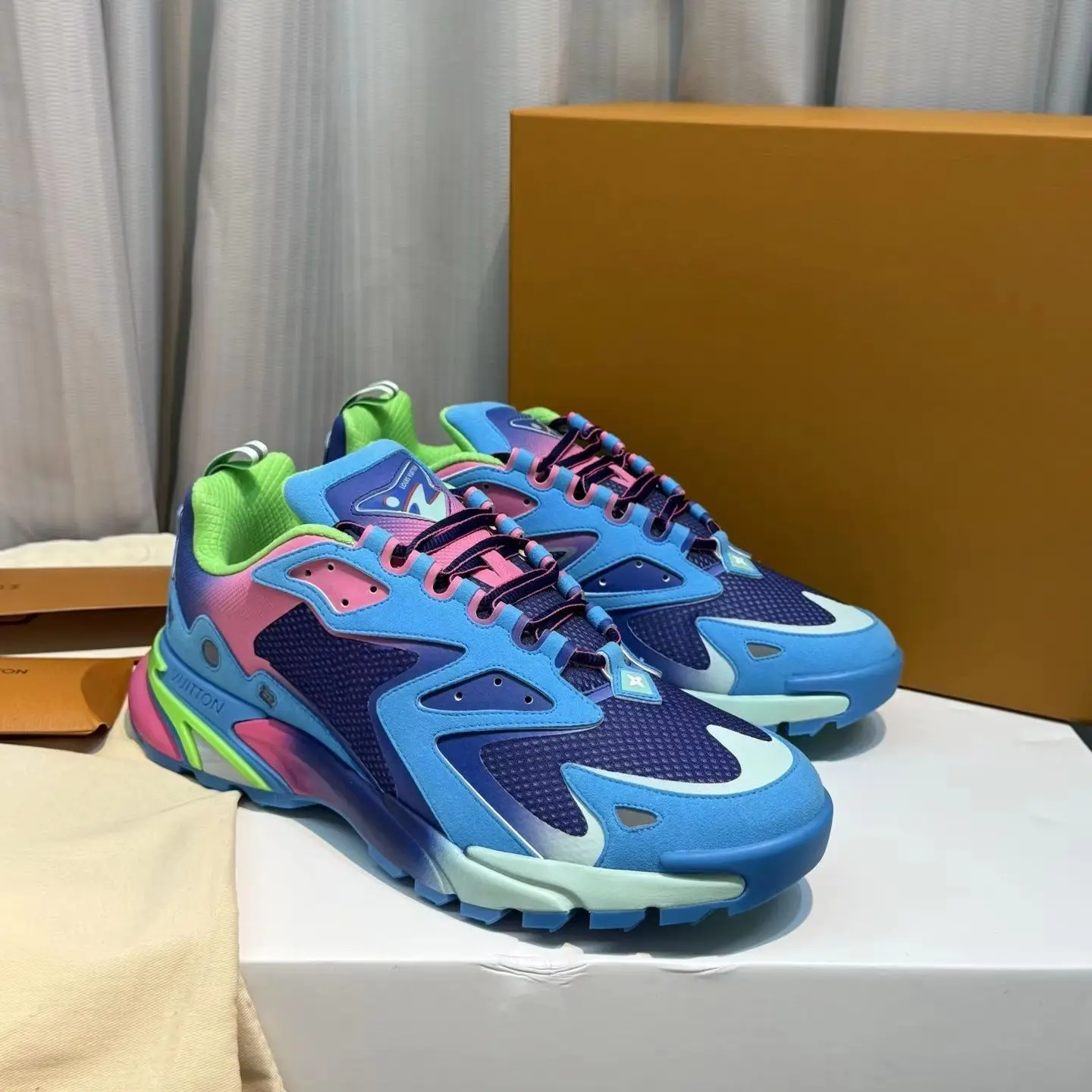 Unisex Colorful Mesh Synthetic Sneakers Lace Up Thick Rugged Sole Outdoor Fashion Trainers for Men Women