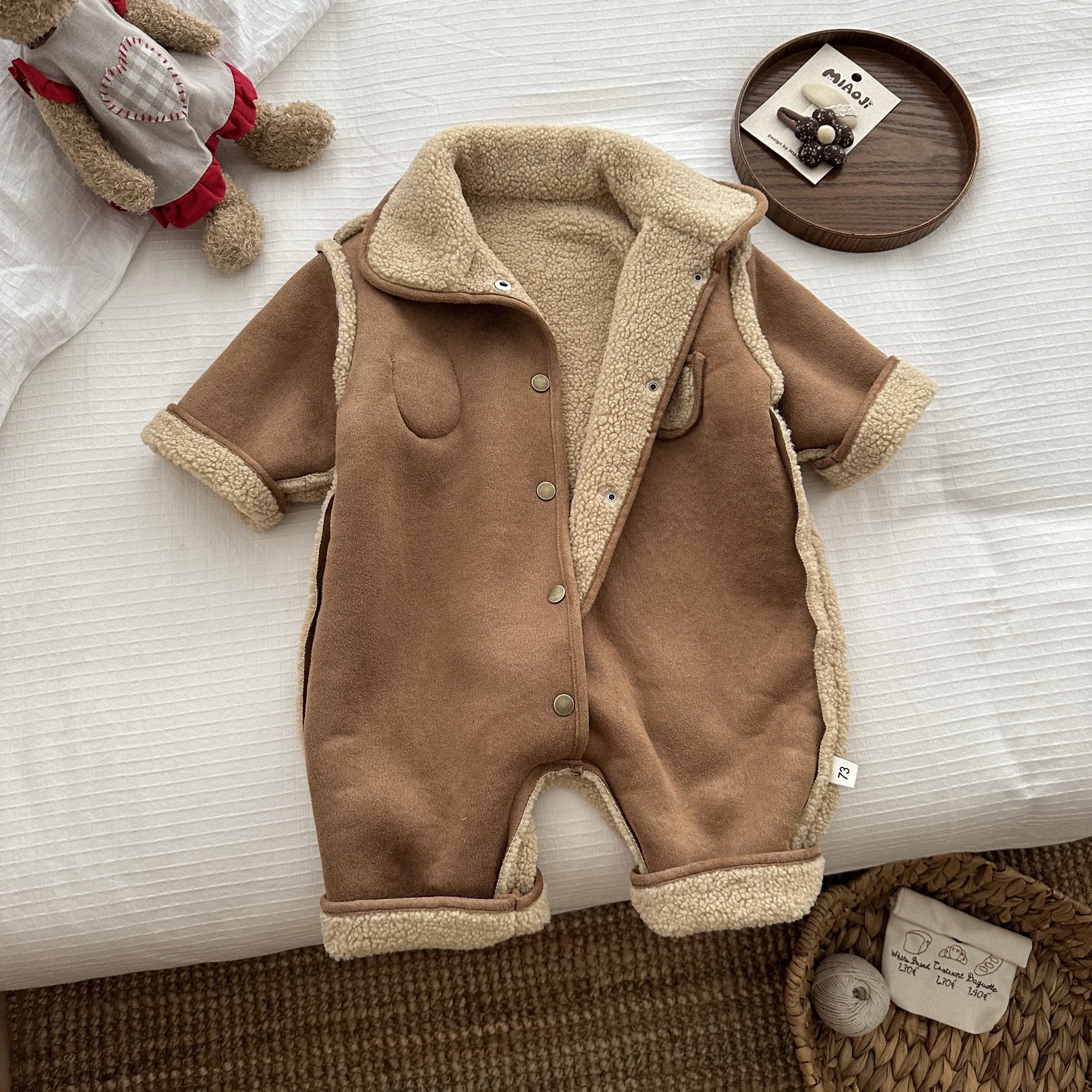 Korean version winter baby boy and baby girl with thick and warm plush jumpsuit, stylish outdoor jumpsuit