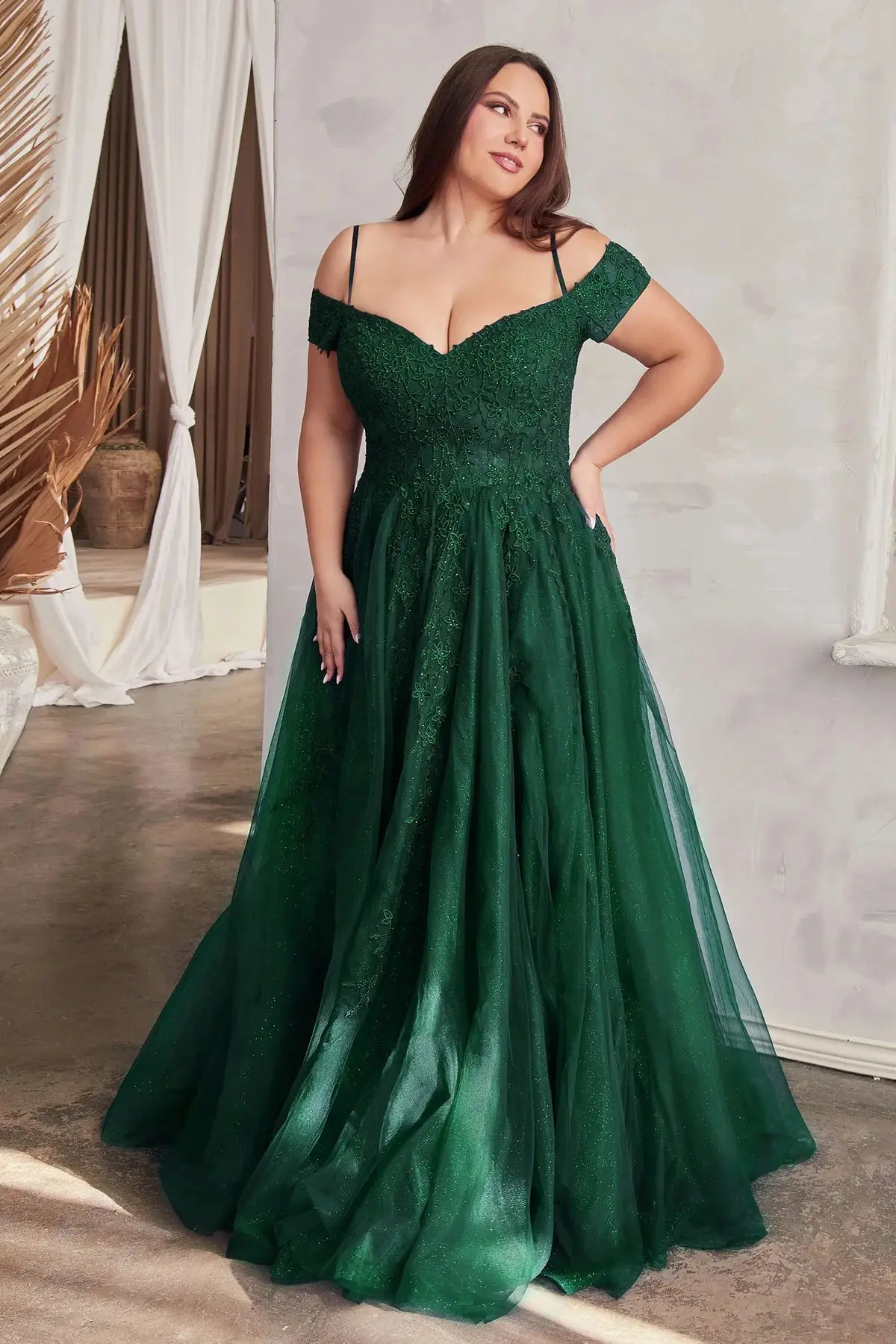 Plus Size Tulle Off Shoulder Appliques Sequins Princess Evening Gowns Spaghetti Straps Backless Family Gathering Cocktail Dress