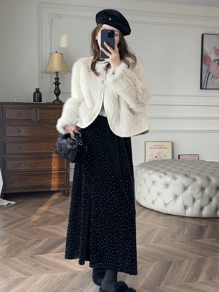 Zhang ei Inverno 2025 Novo Casaco Feminino Solto de Couro com Pelo Integrado Ecológico Cor Café com Leite para Jovens e Adultos