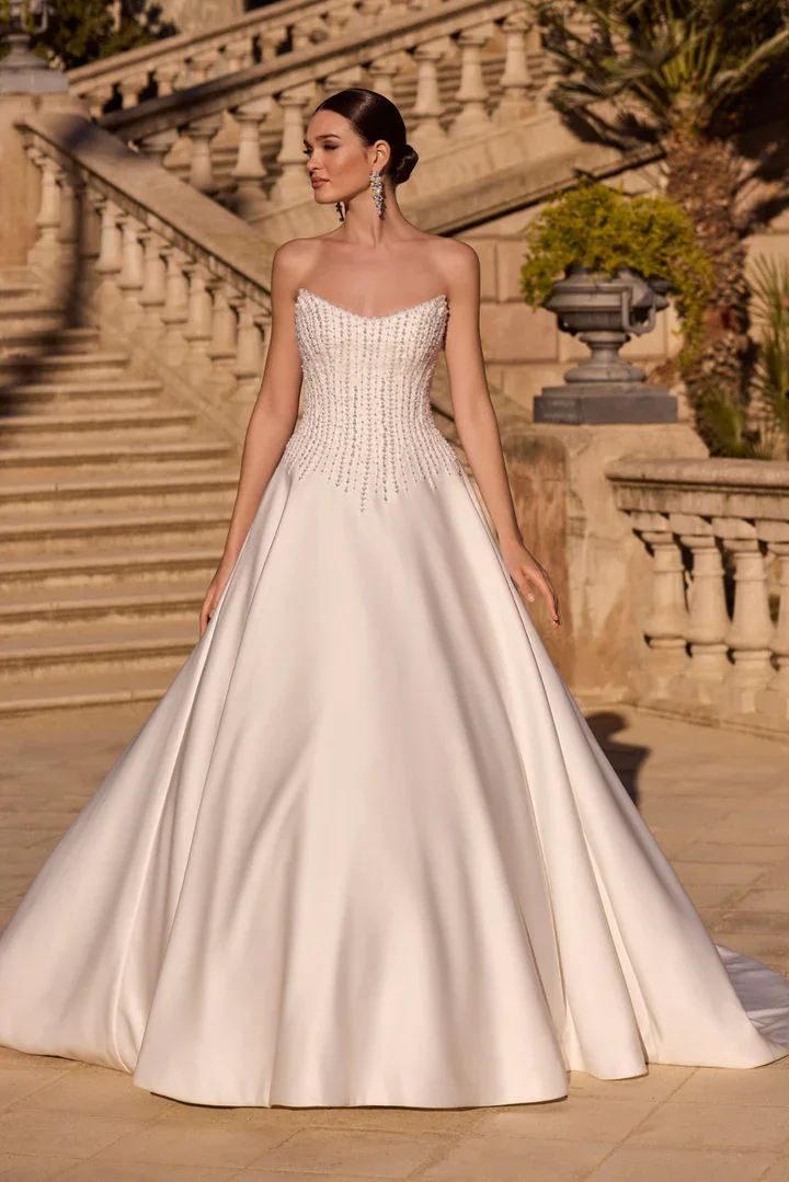 

Customized Boat Neck Wedding Dress Floor Length Beads Sleeveless Button Back A-line Bridal Gowns with Pocket Vestidos De Novia