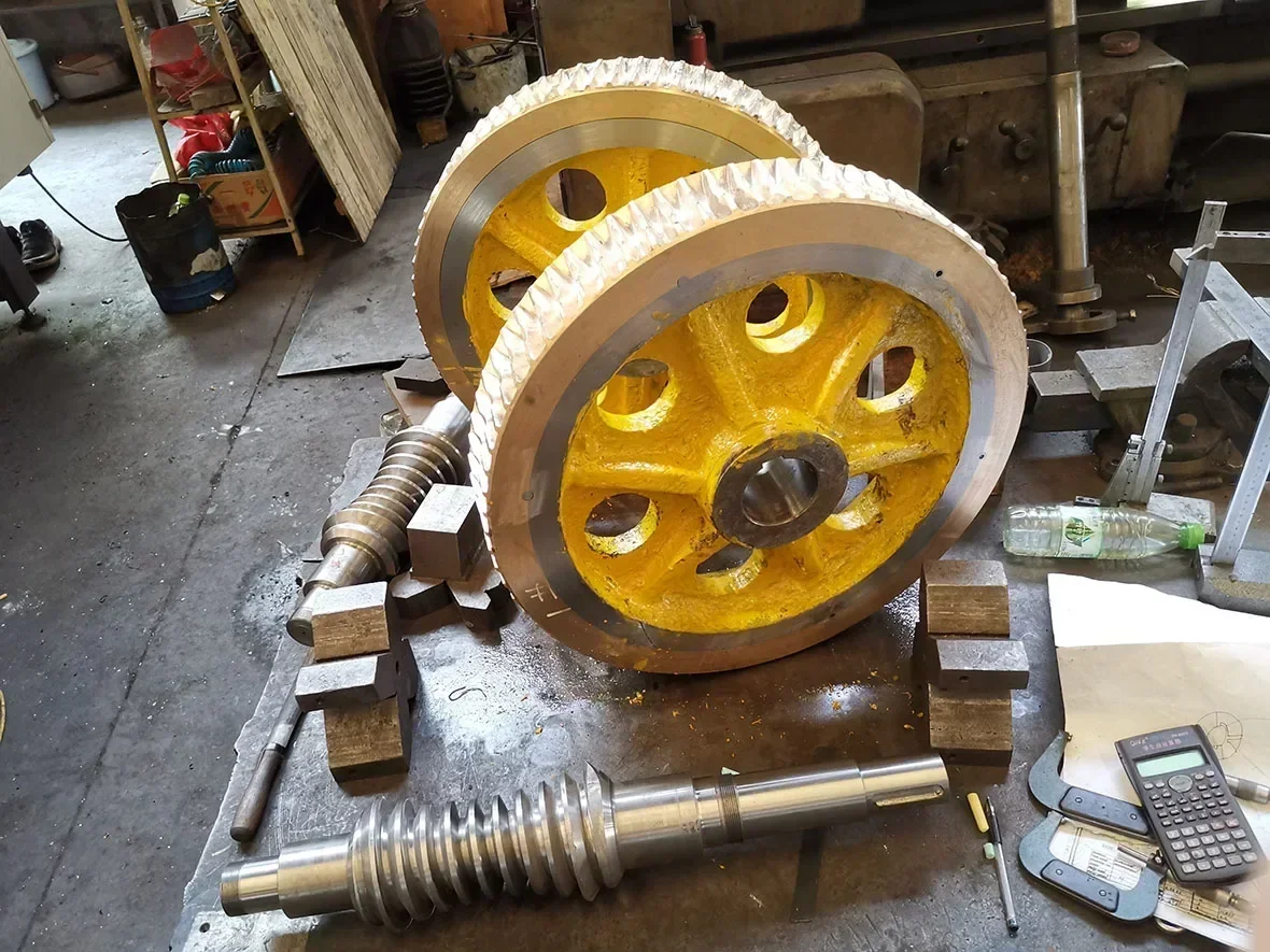 45 ترس دودة فولاذية وعمود HRC 45-55 لصندوق التروس