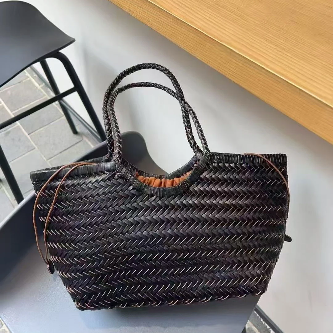 Genuine leather hand-woven vintage tote bag 2025 new classic design cowhide shoulder bag women's spring summer French bucket bag