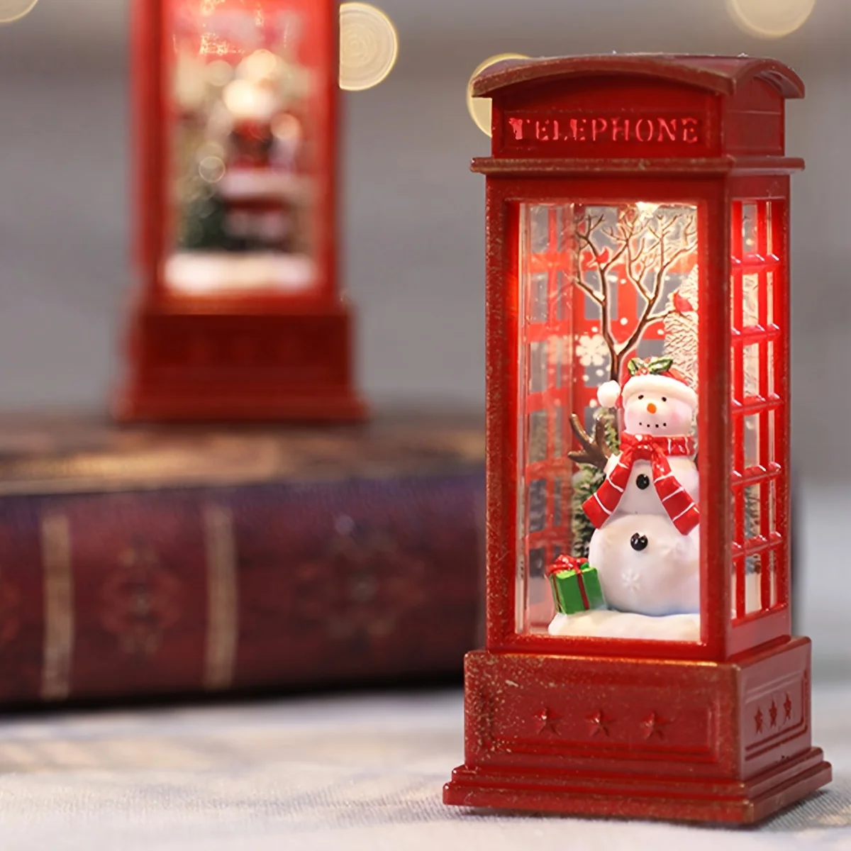 Conception festive du Père Noël et du bonhomme de neige avec lumières lumineuses, idéale pour l'exposition d'un arbre de Noël ou d'un meuble, des ornements de Noël