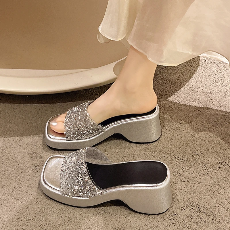 

Женские шлепанцы на танкетке, уличные шлепанцы, роскошные шлепанцы на платформе, блестящие дизайнерские мюли на каблуке, 2024