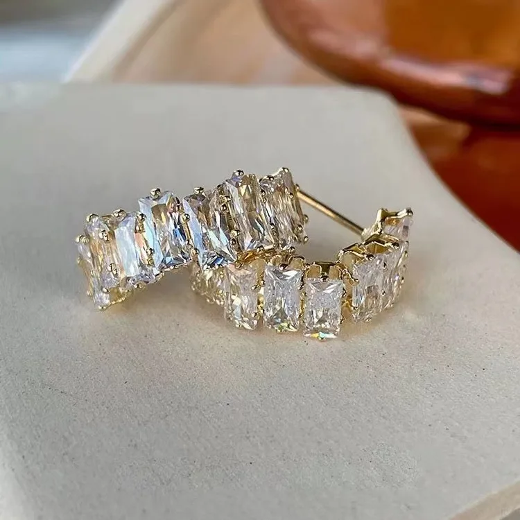 Squisiti Orecchini A Bottone A Forma Di C Per Le Donne Brillanti Zirconi Cz Scavano Fuori Il Design Grande Orecchino Da Sposa Gioielli Temperamento Ragazza-image