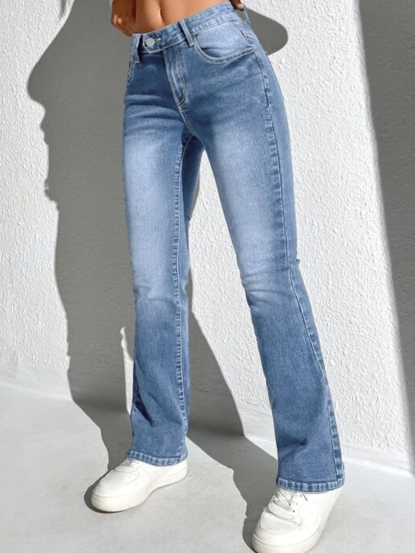 Jeans da donna con fondo a campana, pantaloni semplici in denim svasato a vita alta, pantaloni larghi da donna con design a tasche