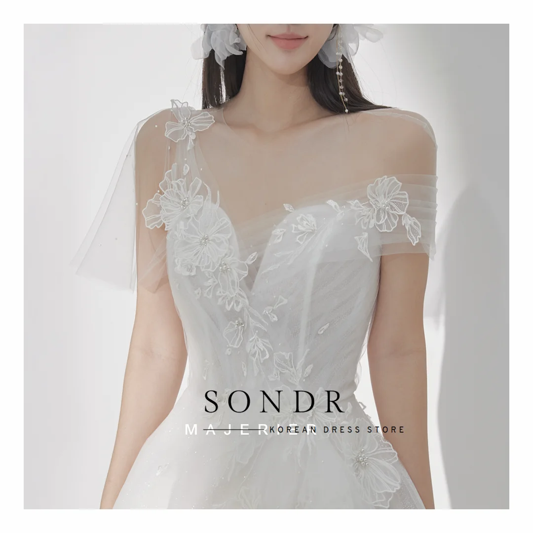 Sondr 반짝이는 튤 바닥 길이의 한국 웨딩 드레스 꽃무늬 아플리케 O넥 짧은 소매 신부 리셉션 가운 사진 촬영용