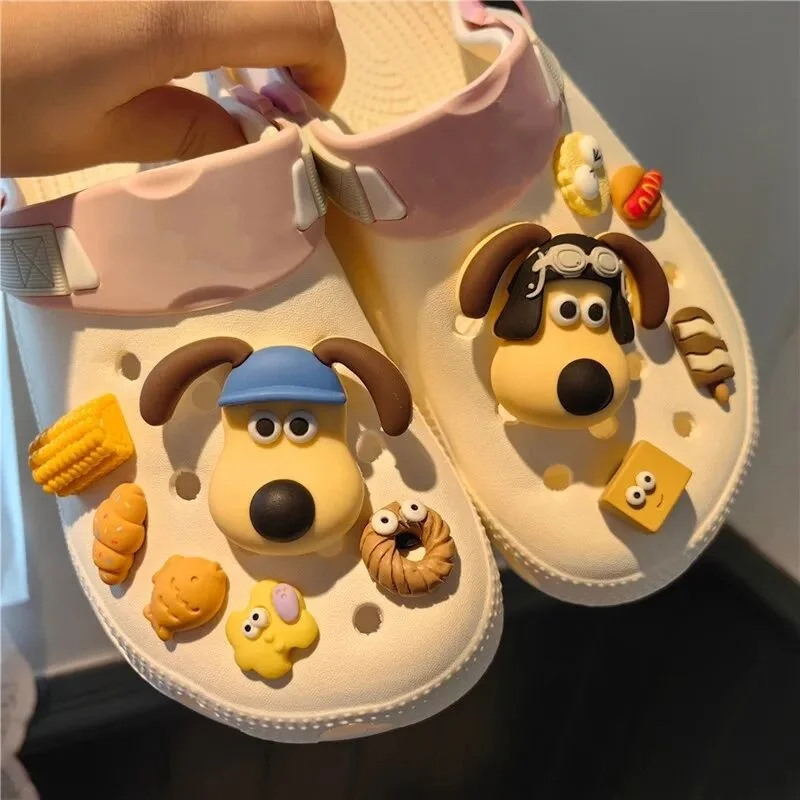 2024 Hot New Arrival 1 set Cute Dogs Shoes Accessories Boys Girls Sandals Garden Shoe Buckle Decorations Fit Charm