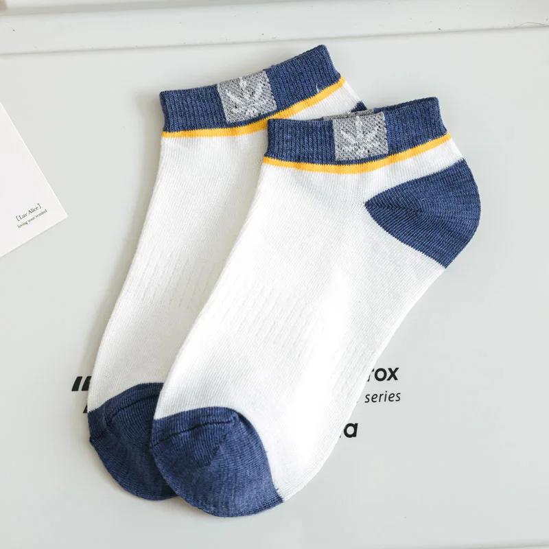 4 ペア ユニセックス カラーブロック サイドラベル ボートソックス ソフトで快適な通気性 防臭 スポーツスタイル カジュアル カップルソックス