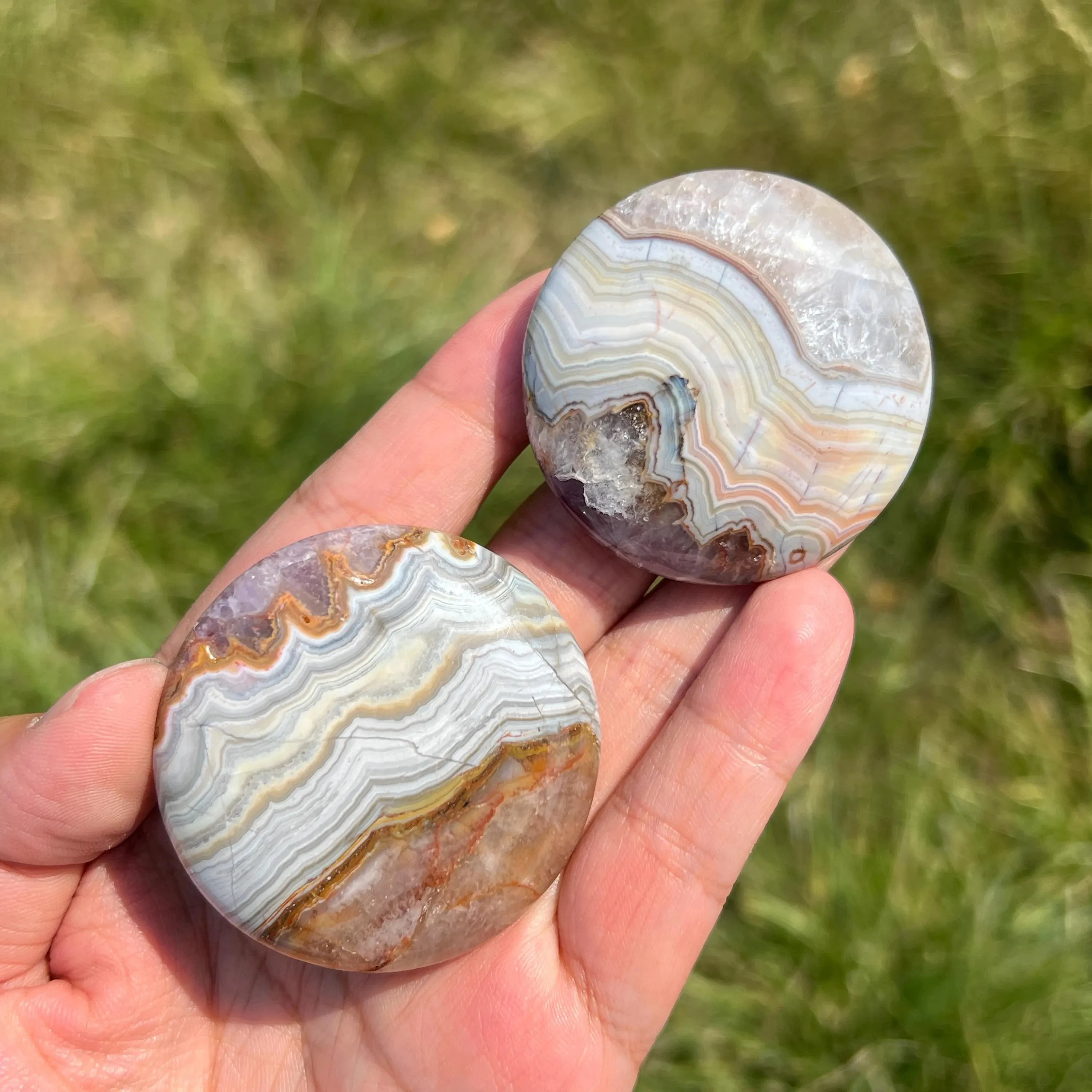 

1pc Natural Amethyst Lace Agate Palm Stone, Round Worry Stone for Jewelry Making, Home Decor, Christmas & Graduation Gifts