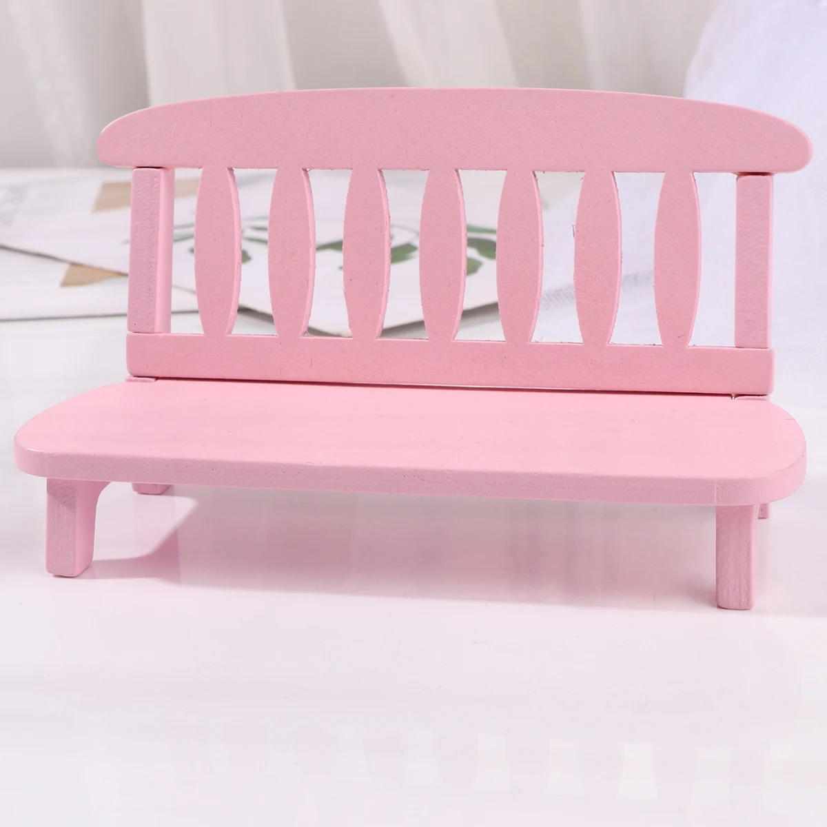 

1pc Creative Mini Prop Vintage Chair Ornament Home Wooden Layout Home Office Decor Mini Settee Photo Prop Pink