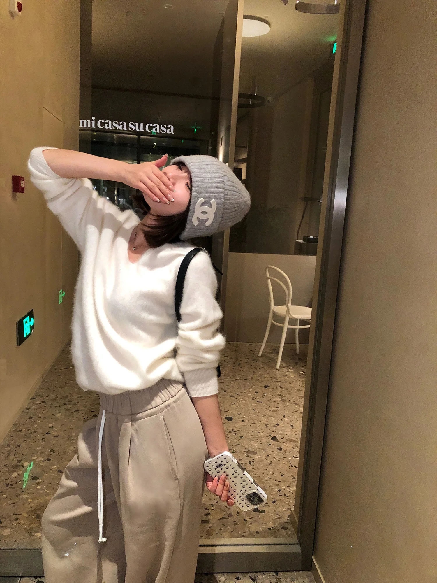 

Мягкий, уютный, премиальный худи-свитер с V-образным вырезом, свободного кроя, женский, осенний, модный, для повседневной носки, с длинными рукавами