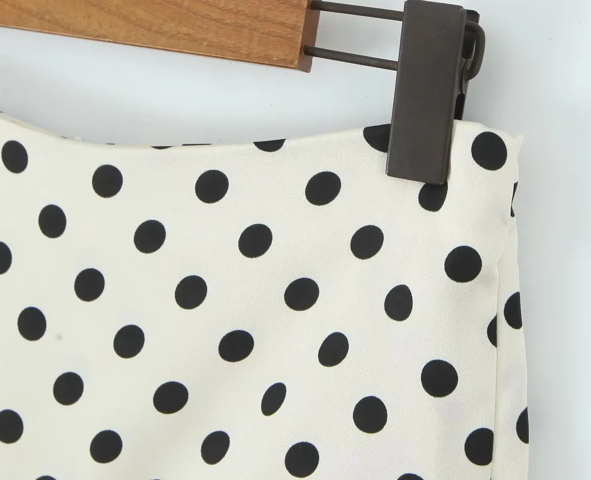 RARA New Ladies Shorts Polka Dot Pattern High Waist Side Slit Design for Trendy and Comfortable Wear
