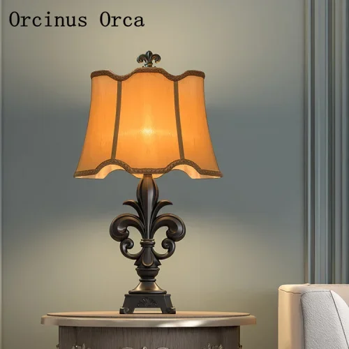 American retro resin carving desk lamp living room study bedroom bedside lamp American luxury classic LED desk lamp