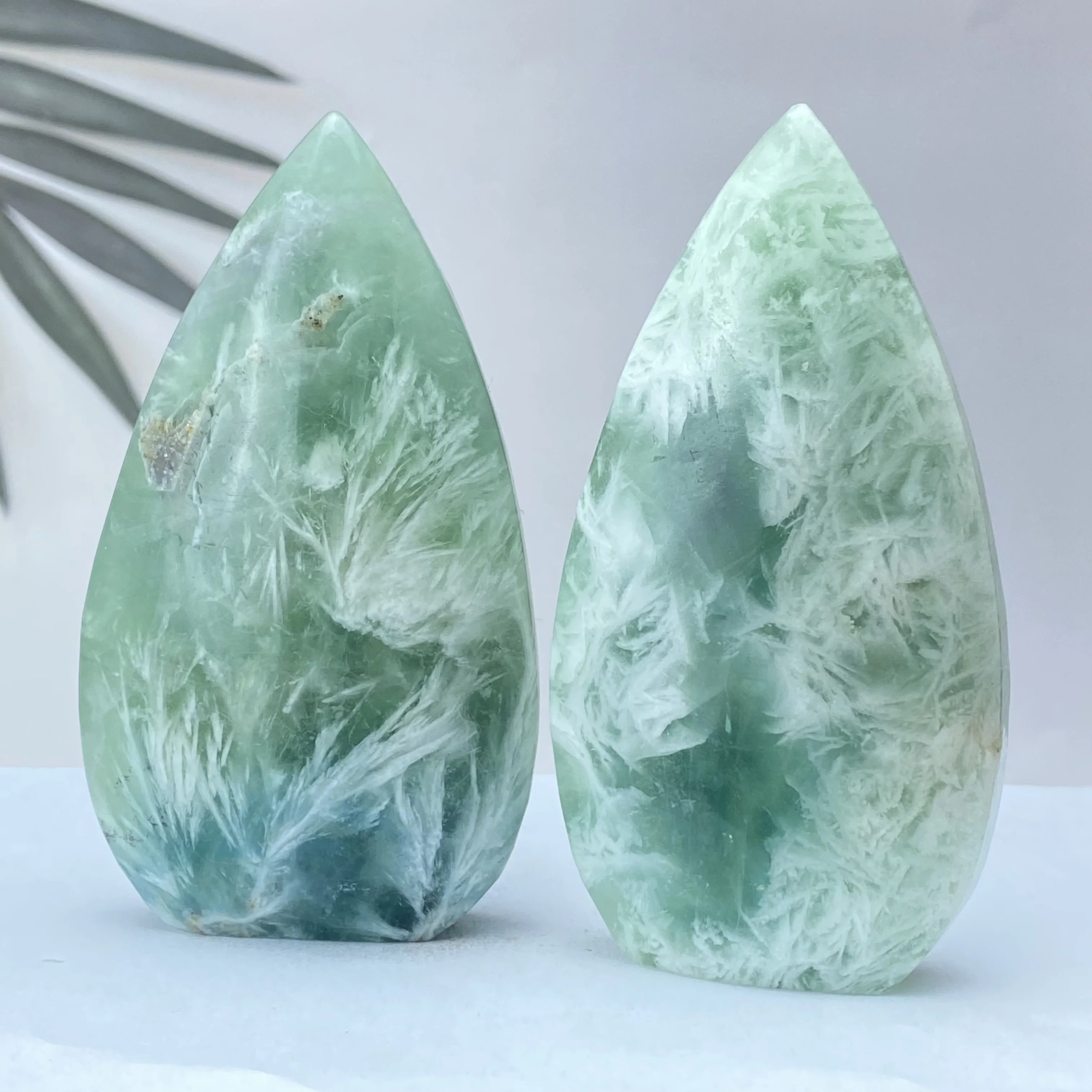 

Natural Gemstone Feather Fluorite Ornament Free Body Torch Mineral Crystal Spiritual Stone Chakra Home Decoration