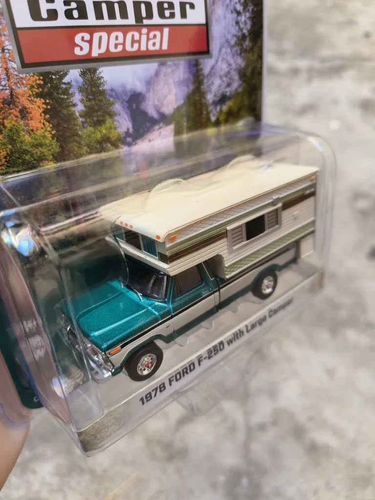 1/64 GREENLIGHT 1978 ForFord F-250 dodge with larg camper Collection of die cast alloy trolley model ornaments