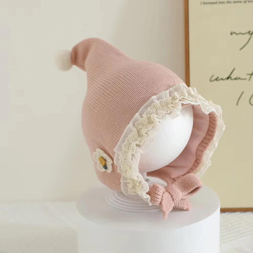 

Новая вязаная шапка с цветами, утолщенная с кружевными полями, защитная шапка для ушей, мультяшная ветрозащитная шапка для младенцев, зимняя