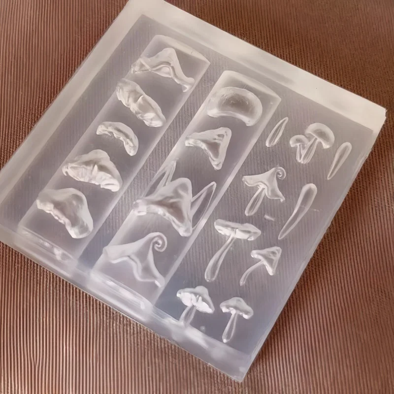 1PCS transparent DIY nail art mold tableware mushroom fun doll mold suitable for nail art creative project production