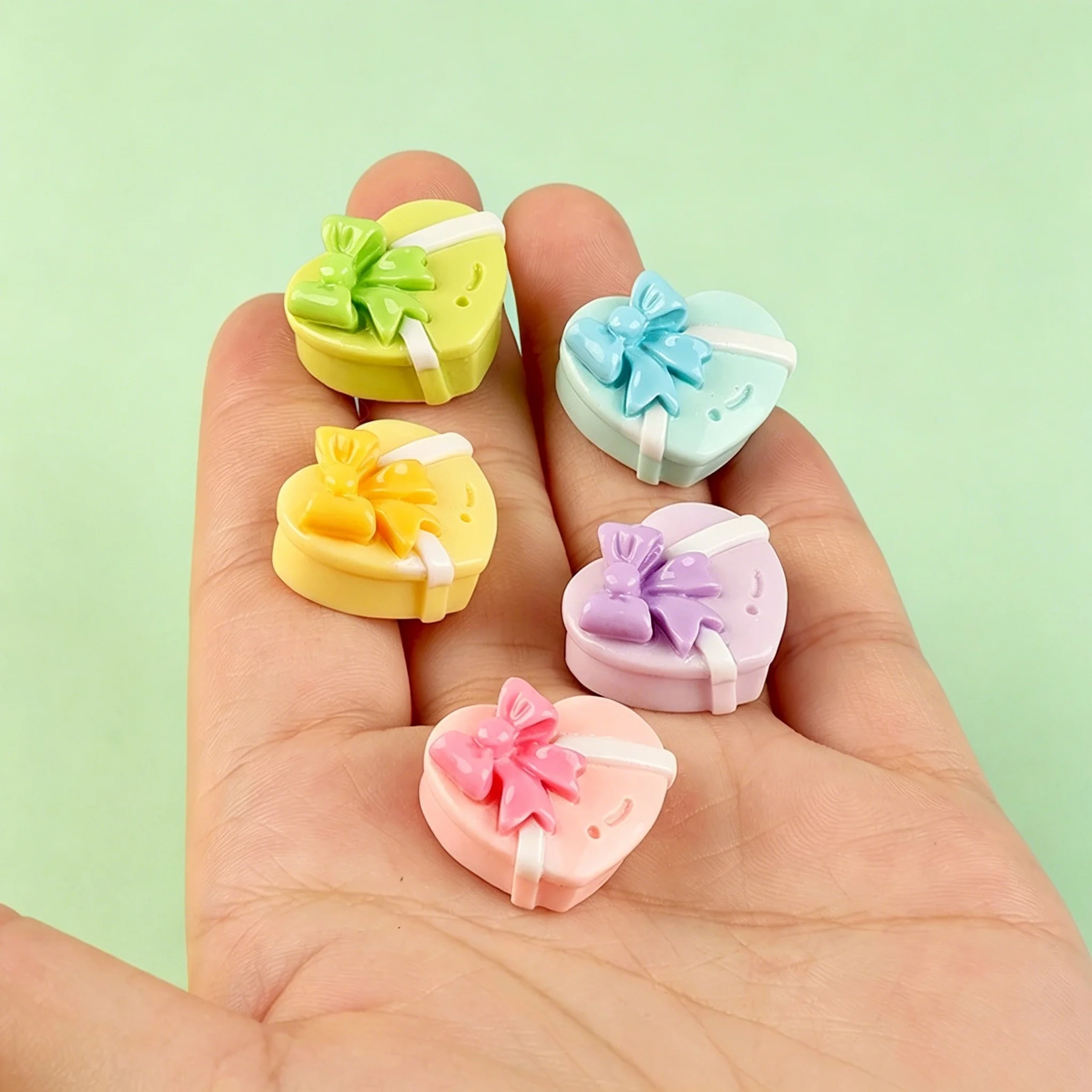 10 Stück Kawaii 3D Herz Geschenkbox Harz-Cabochons - Flache Anhänger für Scrapbooking & DIY-Bastelarbeiten