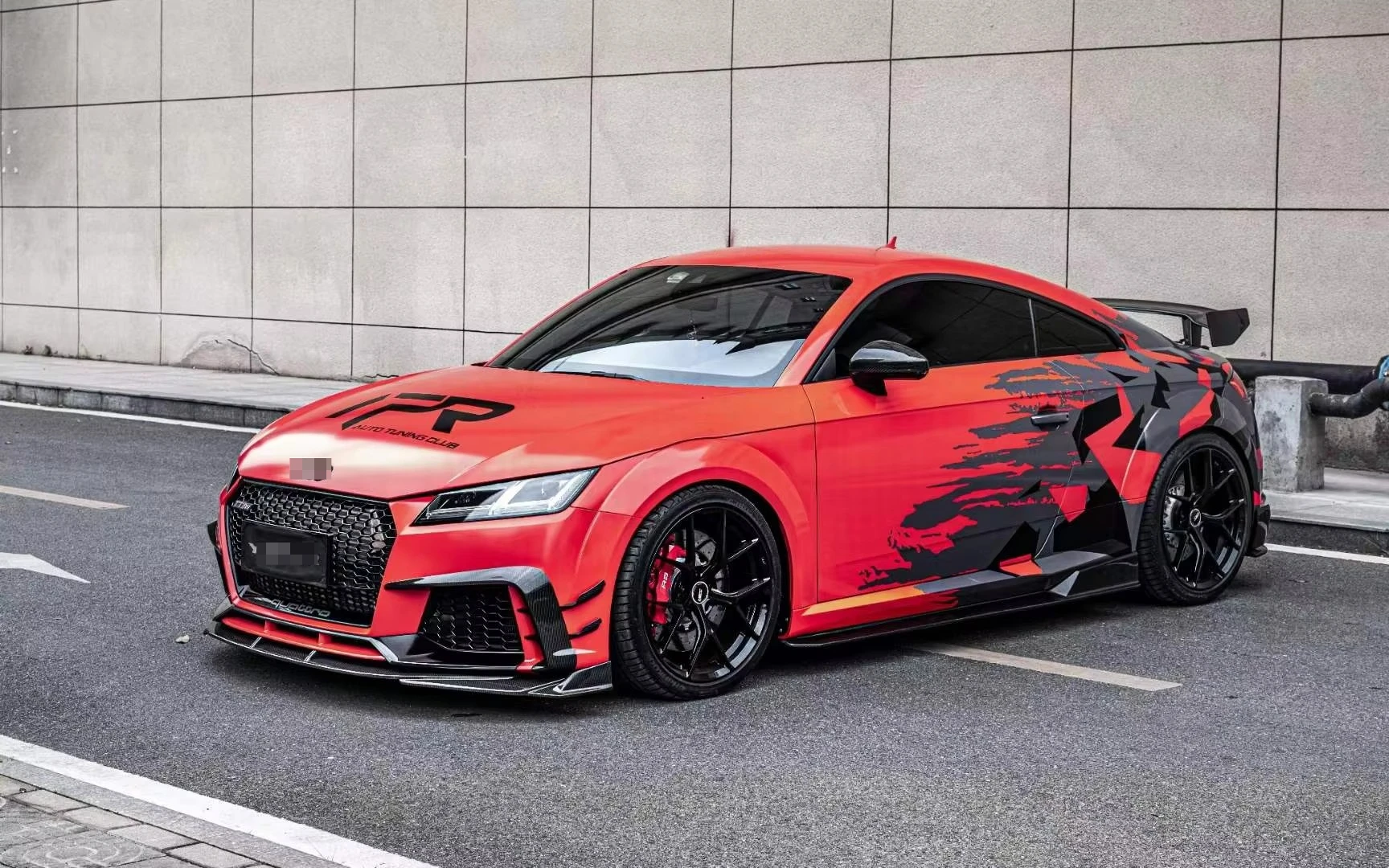 Custom carbon fiber body kit forAu di TTRS, including front lip, rear diffuser, side skirts, and spoiler, 2015-2019 models.
