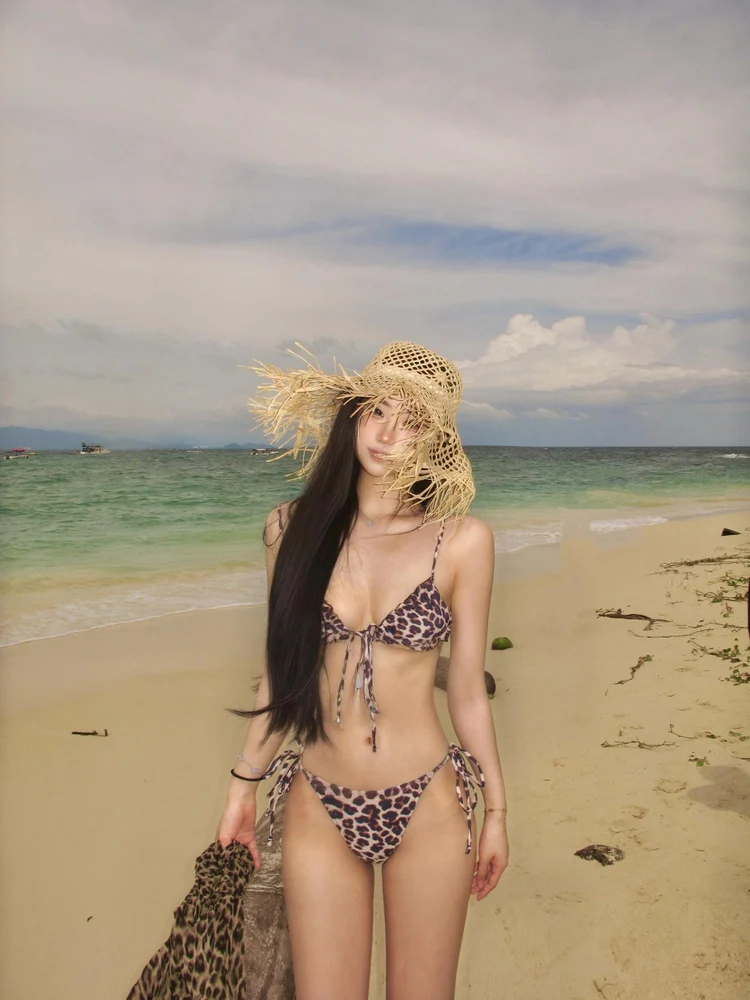 

Сексуальный комплект бикини с леопардовым принтом для женщин, пляжный костюм из двух частей, влагоотводящий, с V-образным вырезом